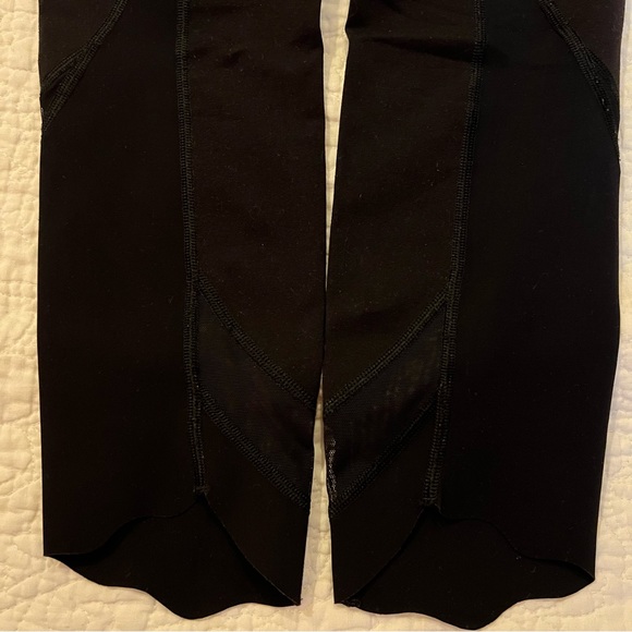 RARE Lululemon SCALLOP Wunder Under - Picture 9 of 13